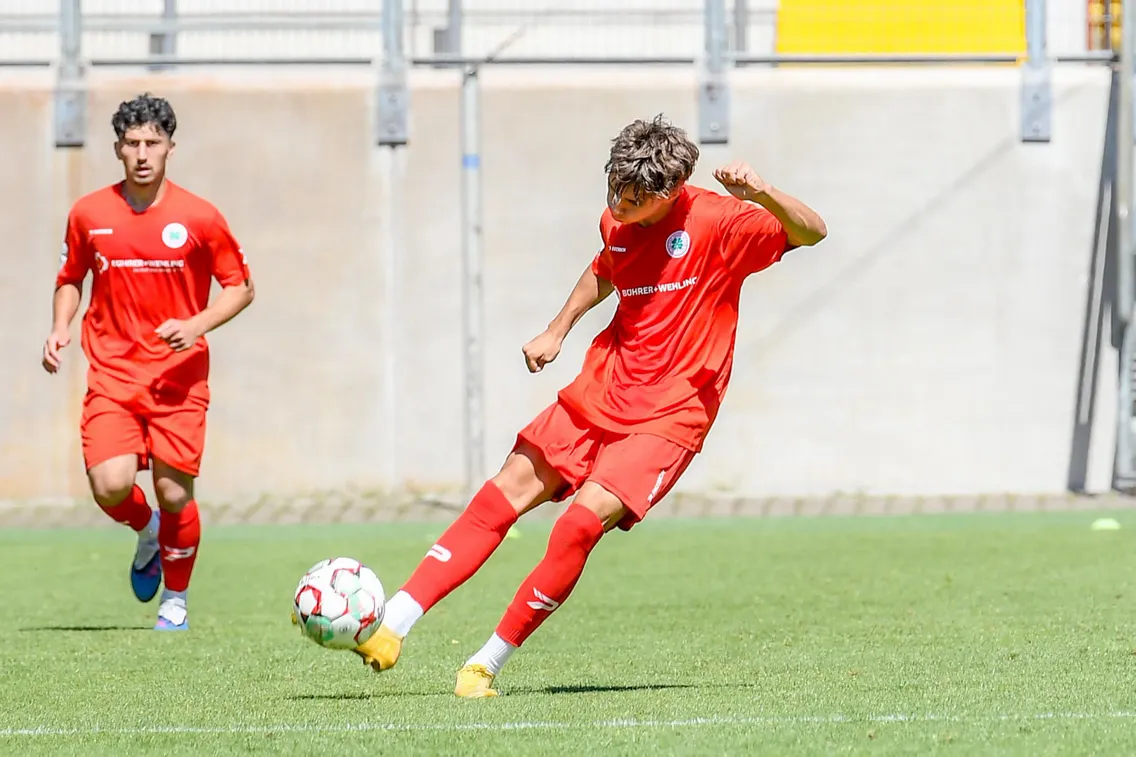 Foto zum Newsartikel U19 mit 7-Tore-Wahnsinn, U17 unterliegt Mönchengladbach