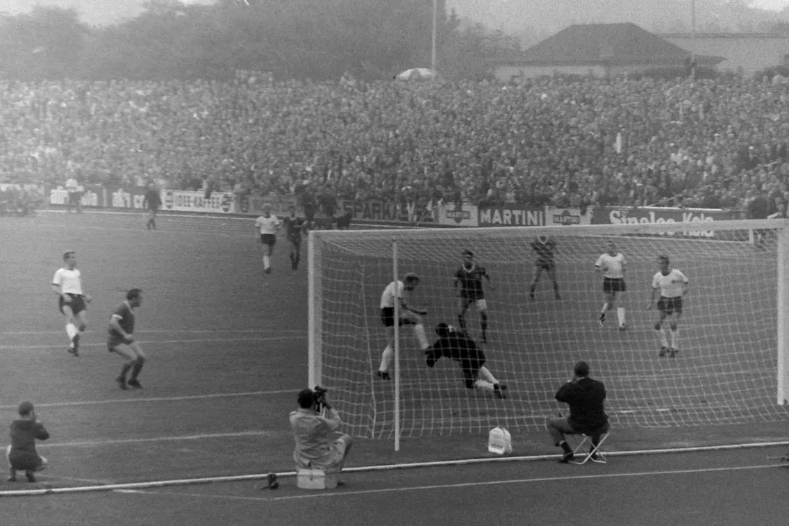 Foto zum Newsartikel Kuck ma zurück: Das erste Bundesligator der Kleeblätter