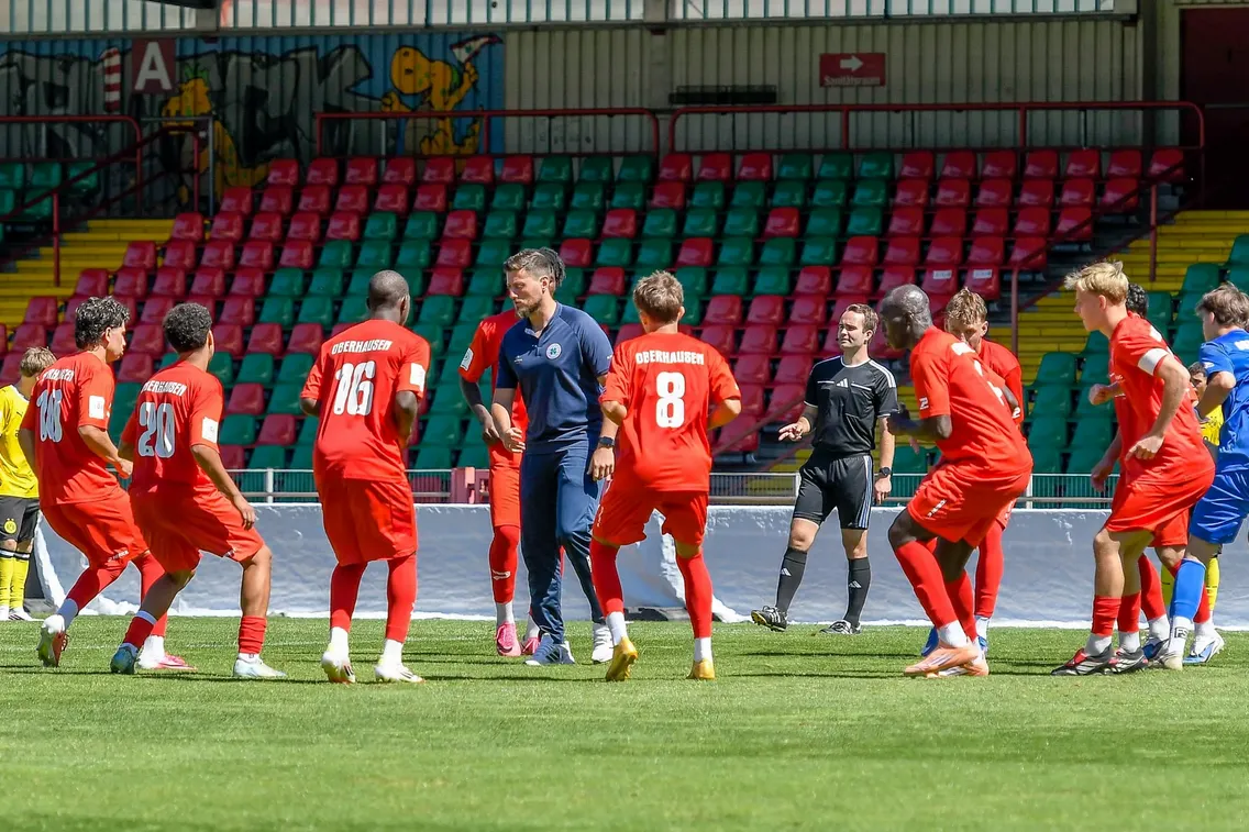 Foto zum Newsartikel U19 gastiert bei Fortuna Düsseldorf, U17 bei Viktoria Köln