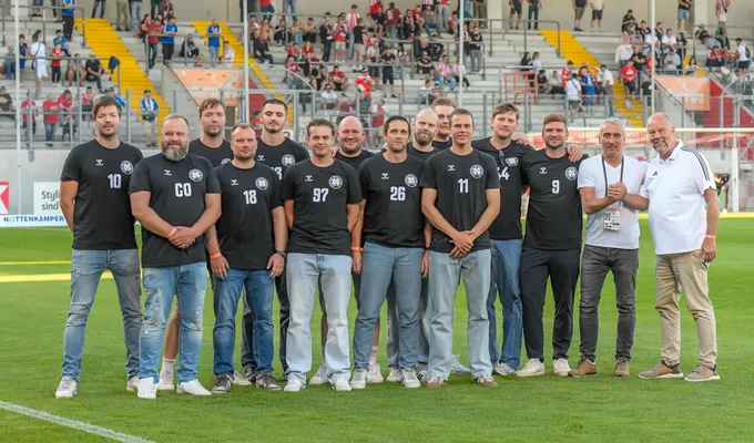 Hand- meets Fußball: Tolle Unterstützung von Sobel und Co.