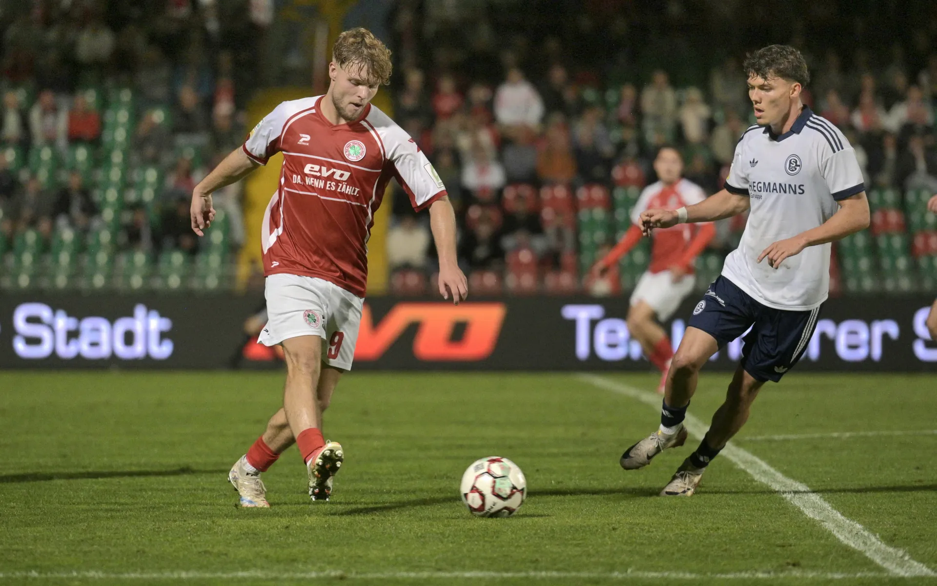 Last-Minute-Wahnsinn: Rot-Weiß schlägt Königsblau mit 3:2