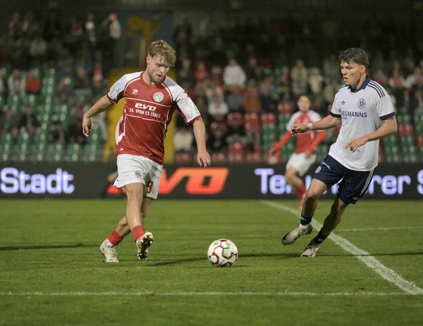 Last-Minute-Wahnsinn: Rot-Weiß schlägt Königsblau mit 3:2