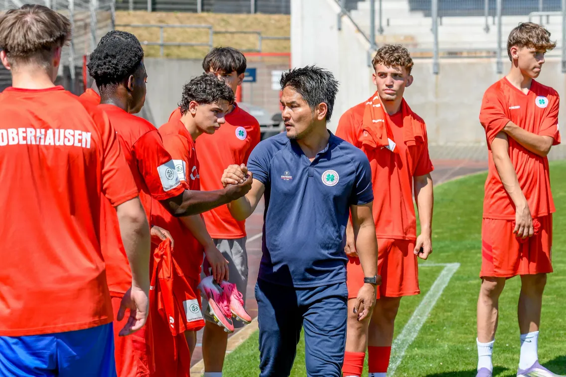 Foto zum Newsartikel U19-Coach Asaeda: „Werden den Bock bald umstoßen“