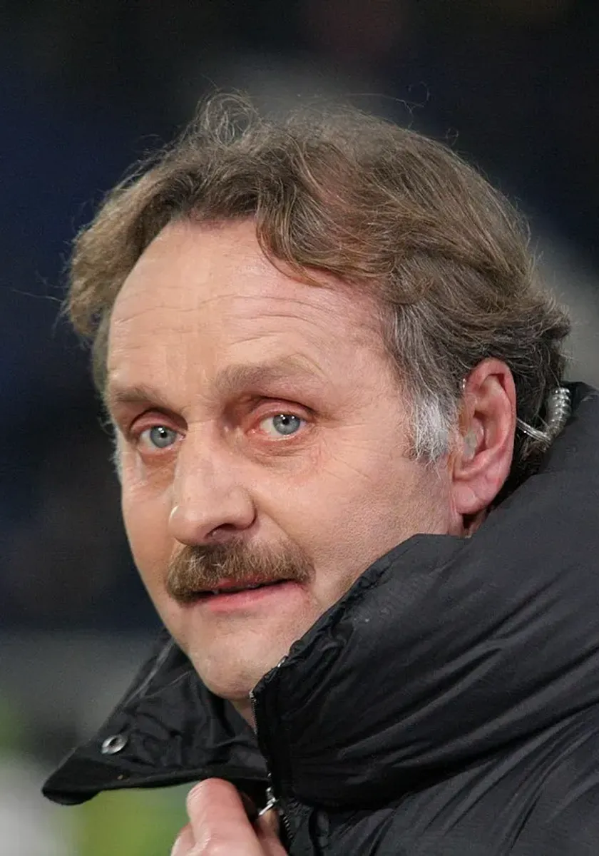 RWO – S04: Rückenverlosung mit Losfee Peter Neururer 