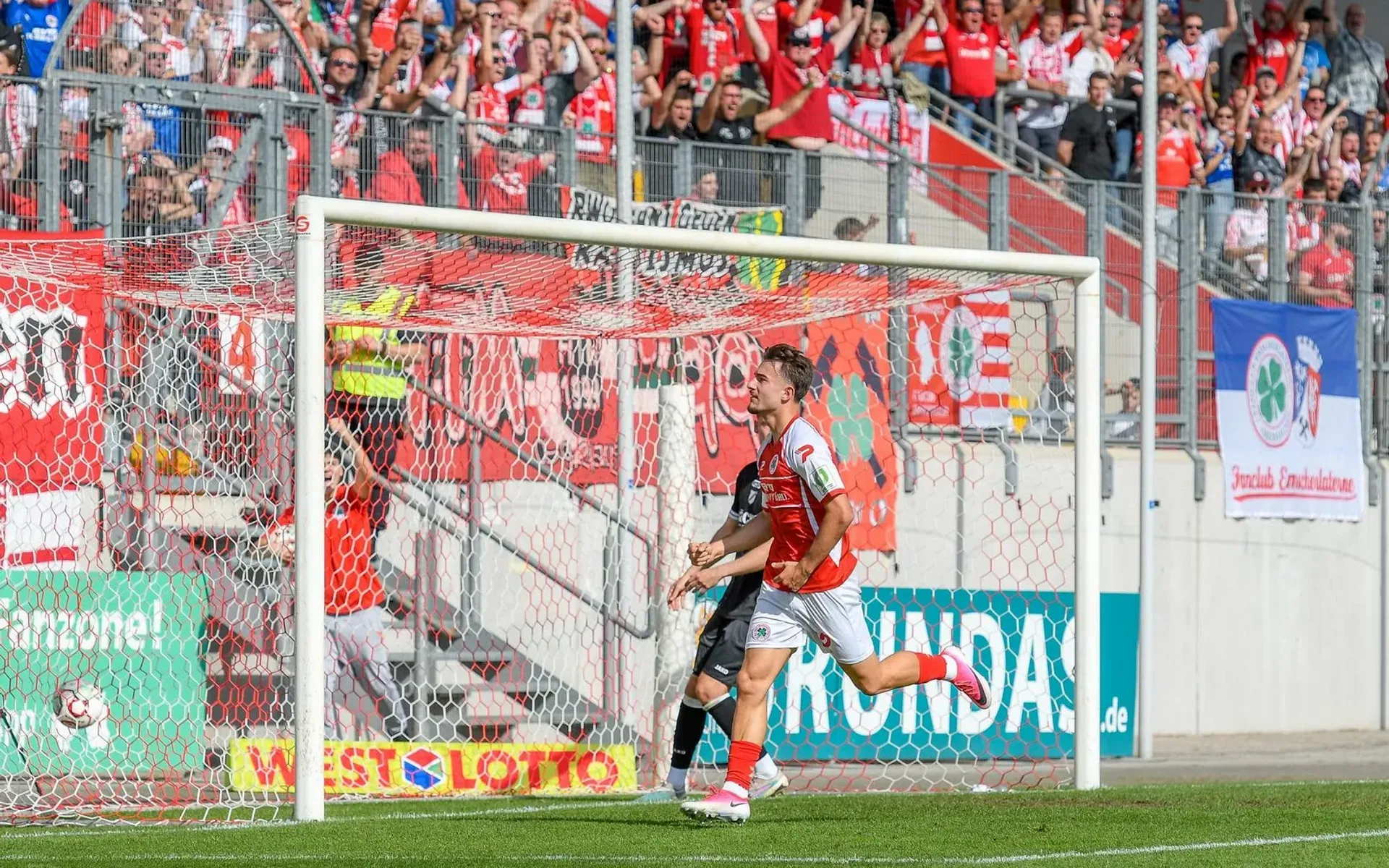 Dreimal in Folge getroffen: Vega Zambrano lobt Mannschaft