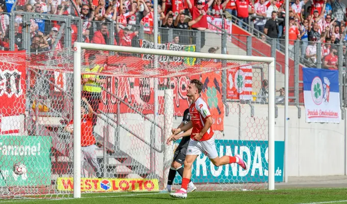 Dreimal in Folge getroffen: Vega Zambrano lobt Mannschaft