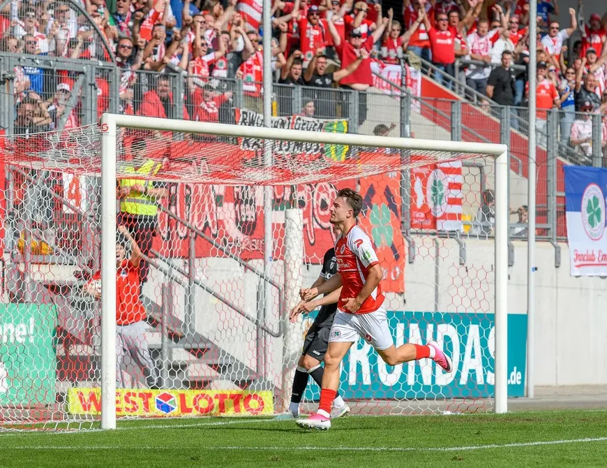 Dreimal in Folge getroffen: Vega Zambrano lobt Mannschaft