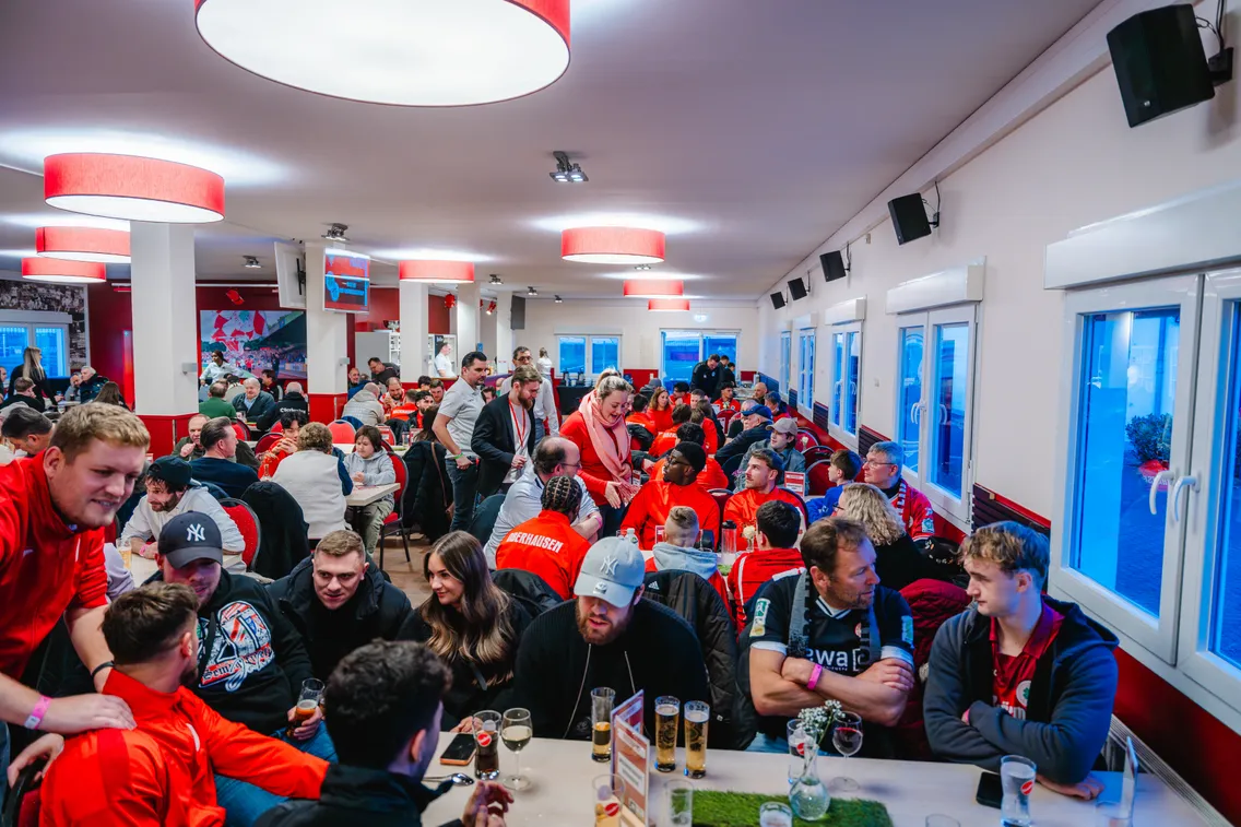 Foto zum Newsartikel O‘ zapft is! RWO-Oktoberfest gegen Paderborn II
