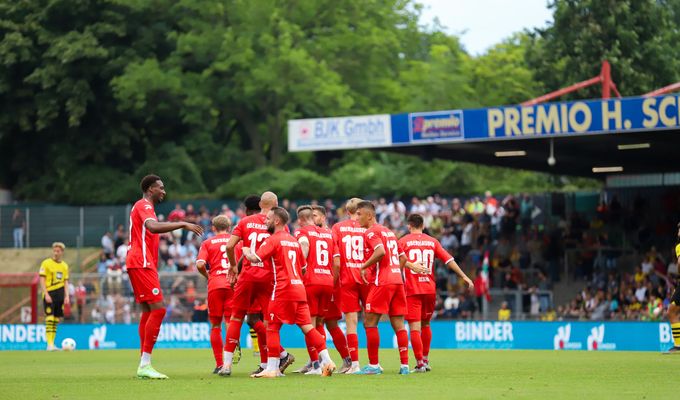 Kleeblätter empfangen Aachen freitags um 19:30 Uhr