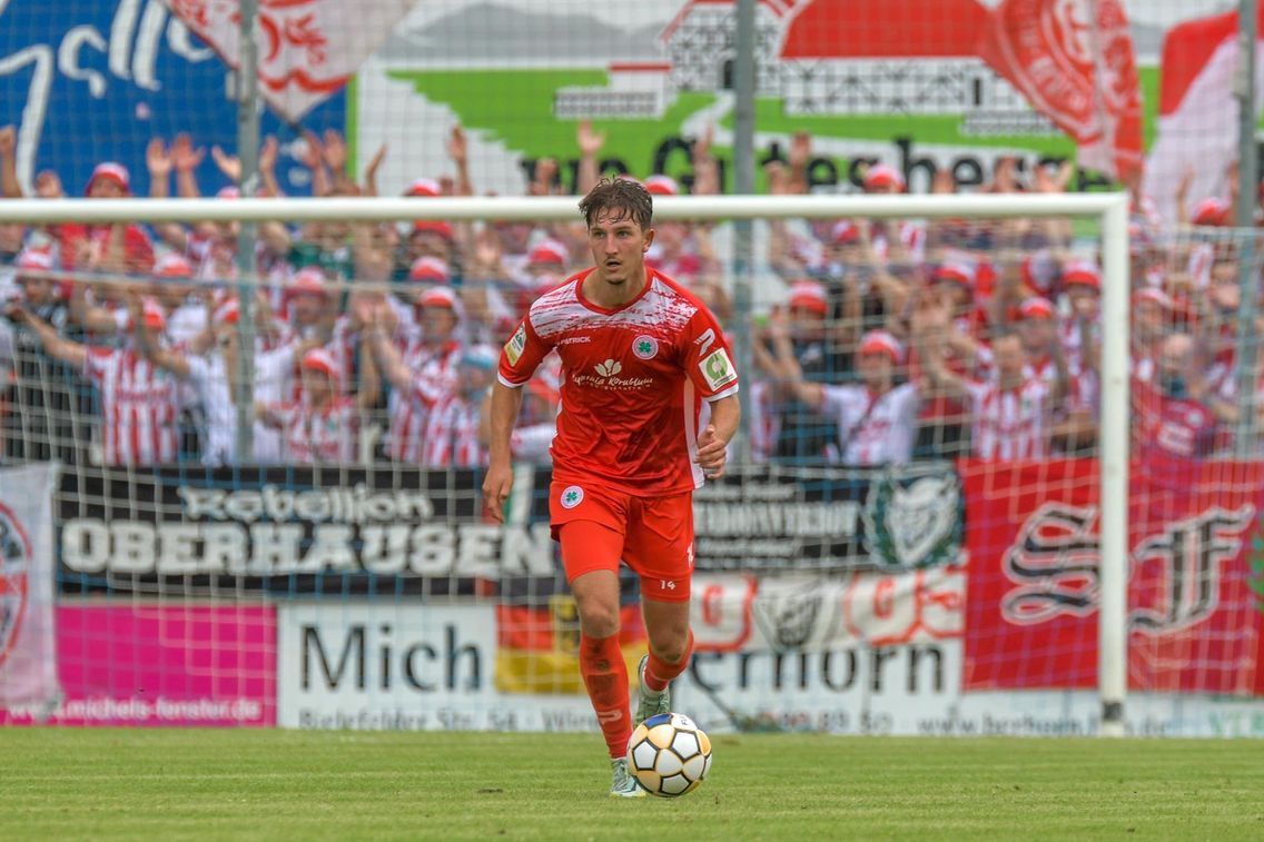 Foto zum Newsartikel Flutlicht-Atmosphäre beim ersten Heimspiel