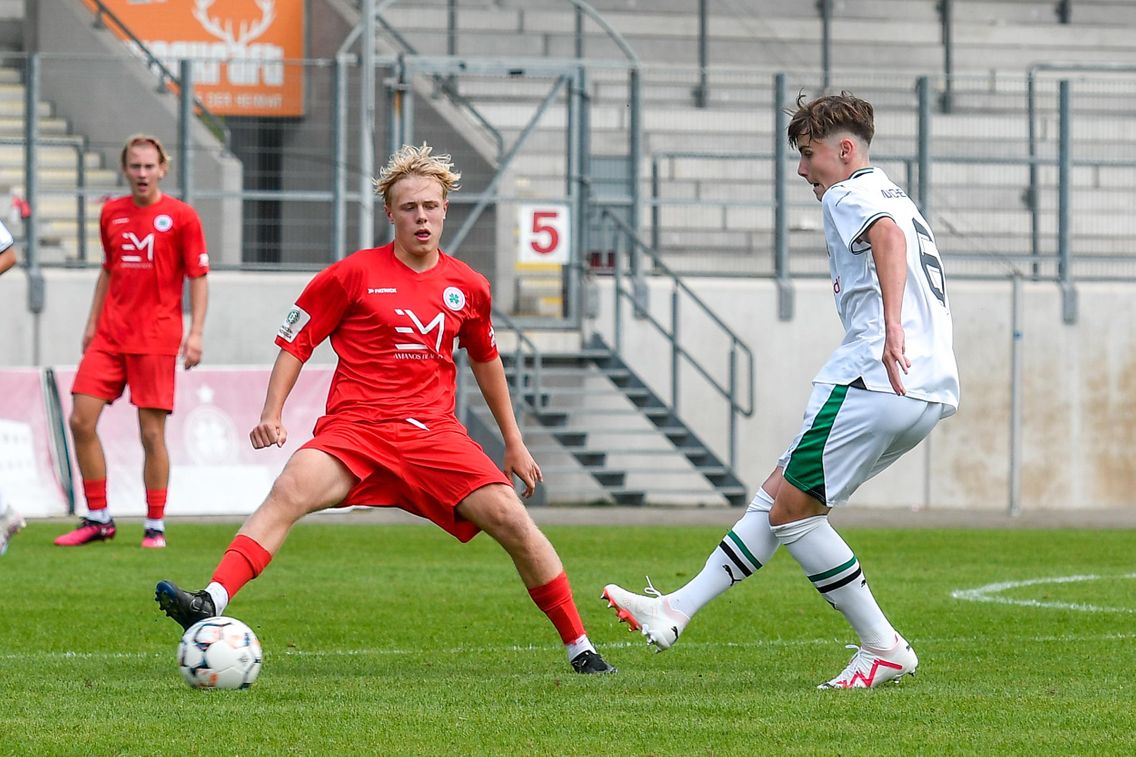Foto zum Newsartikel U17 feiert wichtigen Sieg, U19 unterliegt