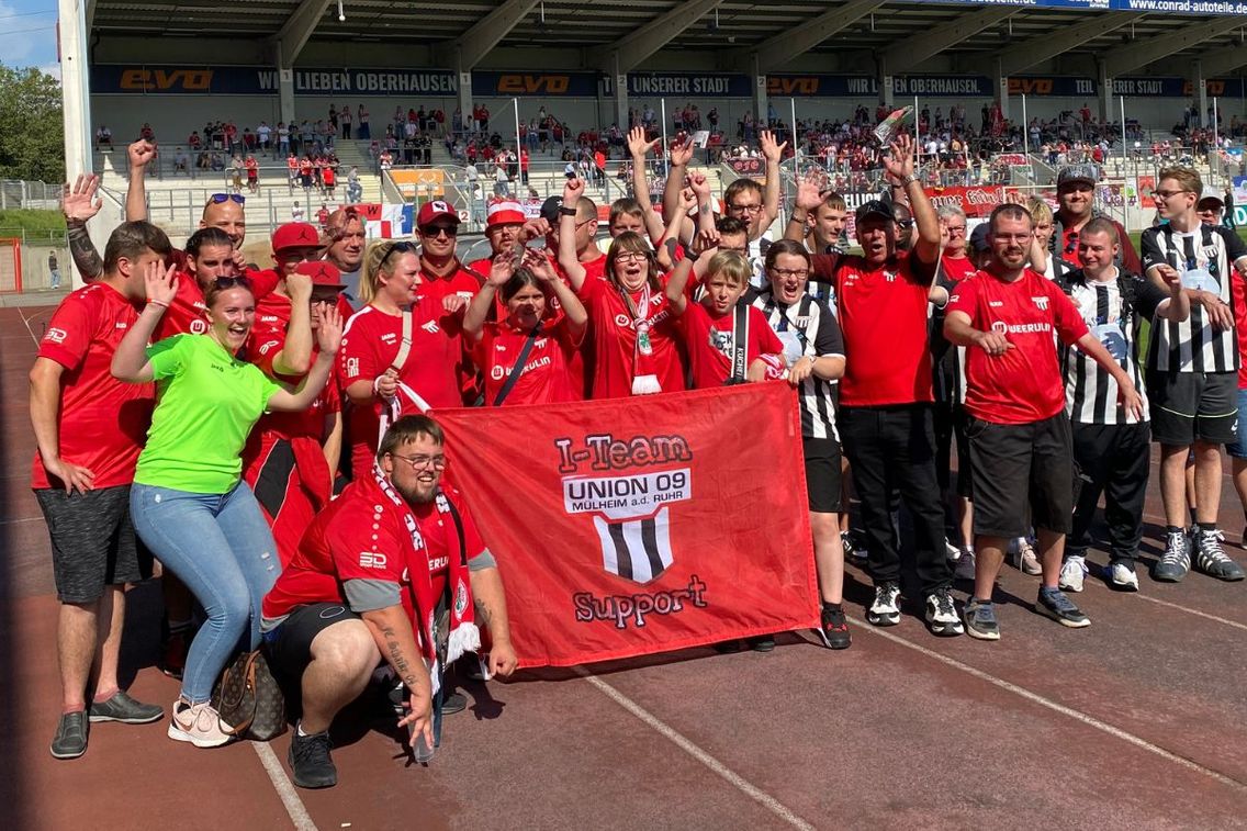 Foto zum Newsartikel Inklusions-Team zu Gast im Stadion Niederrhein
