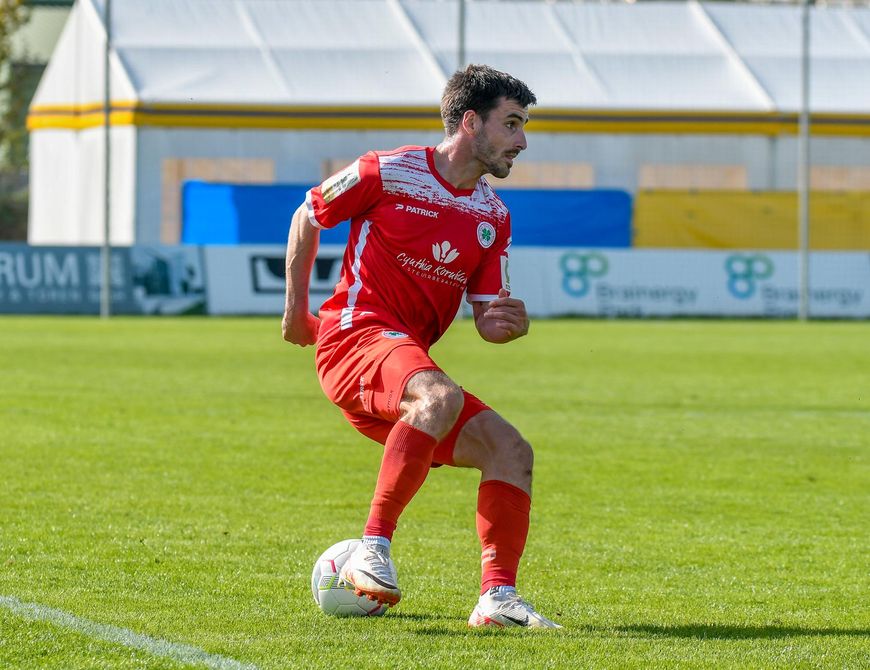 Im Stadion Niederrhein die Tabellenspitze angreifen
