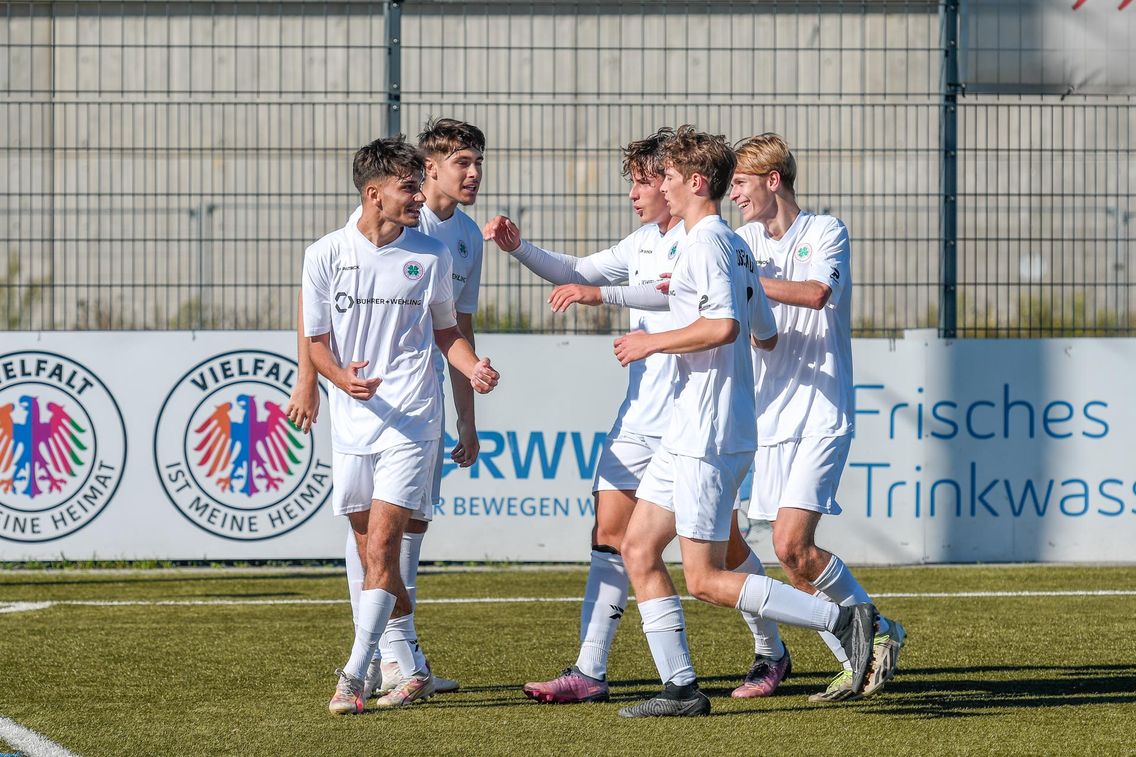 Foto zum Newsartikel U19 steht im Viertelfinale, U17 unterliegt Schalke 04 knapp