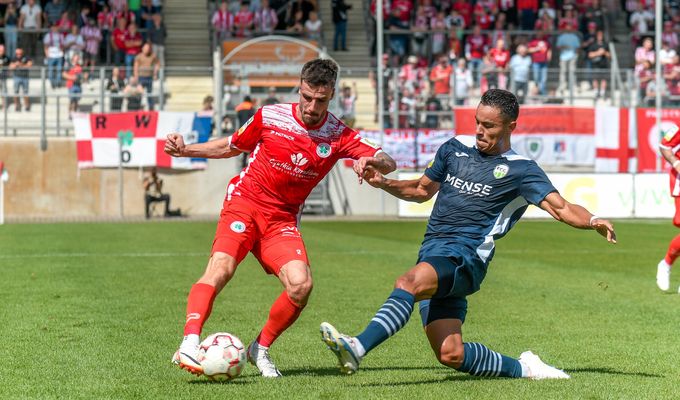 In Gütersloh Kontakt zur Spitze halten