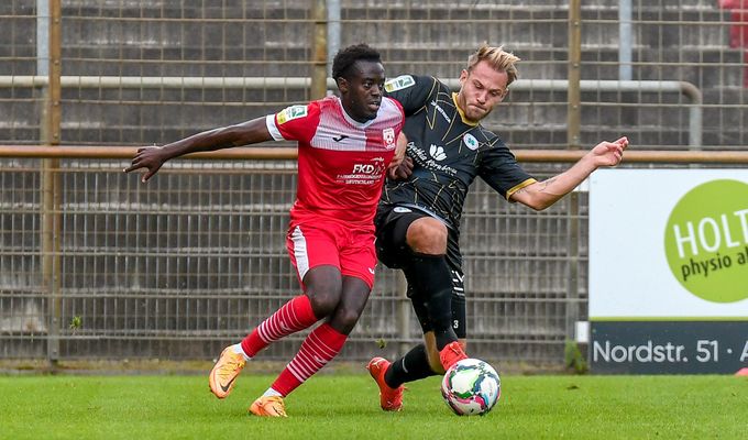 Rot-Weißes Duell im Stadion Niederrhein
