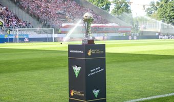 Kampf um Pokalfinale im Stadion Niederrhein