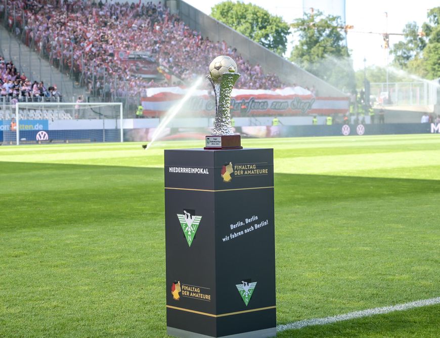 Kampf um Pokalfinale im Stadion Niederrhein