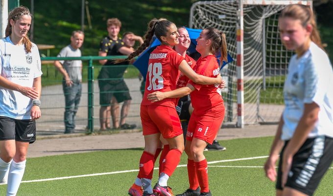 RWO-Frauen feiern deutlichen Sieg über Materborn
