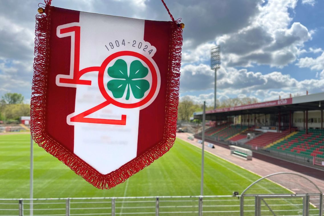 Foto zum Newsartikel 120-Jahre-Wimpel ab sofort im Fanshop