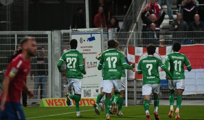RWO gewinnt beim KFC und springt an die Spitze