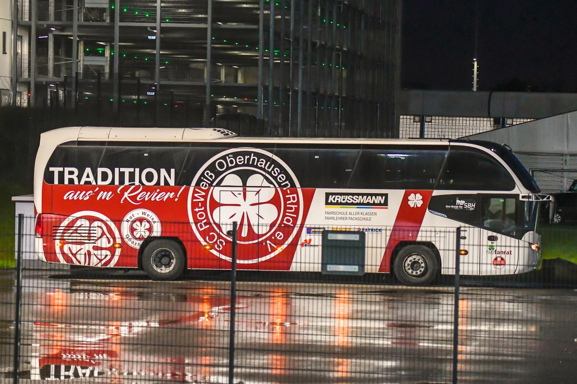 Foto zum Newsartikel Flutlichtspiel im Parkstadion