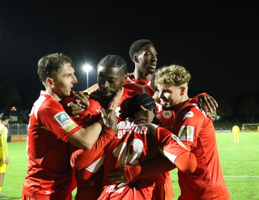 Kämpferische Kleeblätter ziehen ins Viertelfinale ein