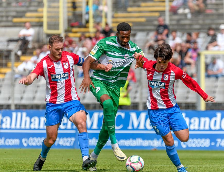 Pokal-Fight im Stadion Niederrhein