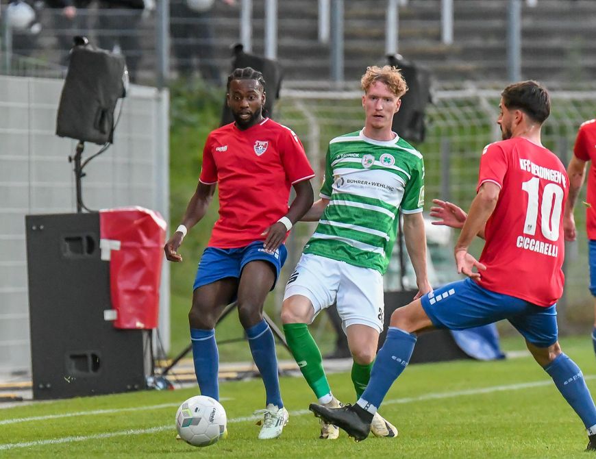 Gegen KFC unter Flutlicht: „Kleines Derby“