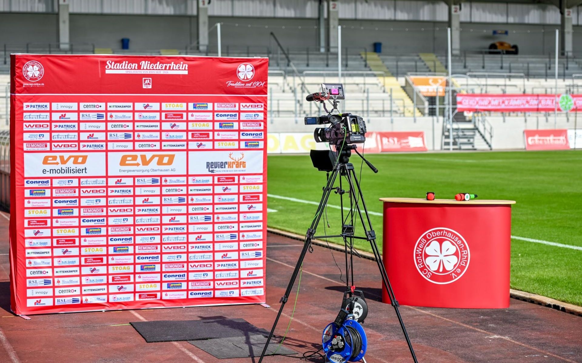 Leagues überträgt Halbfinal-Derby live