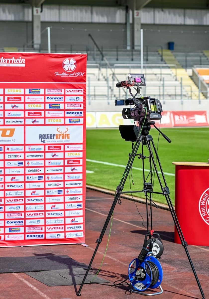 Leagues überträgt Halbfinal-Derby live