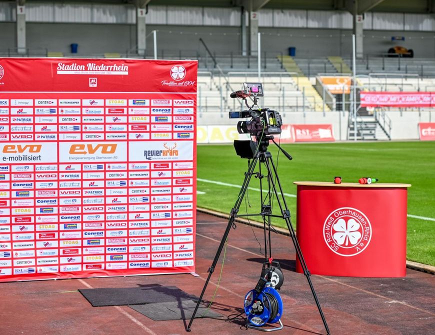 Leagues überträgt Halbfinal-Derby live