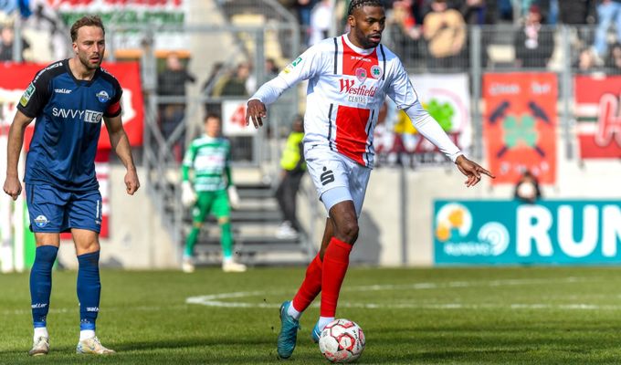 Glody Ngyombo bleibt ein Kleeblatt