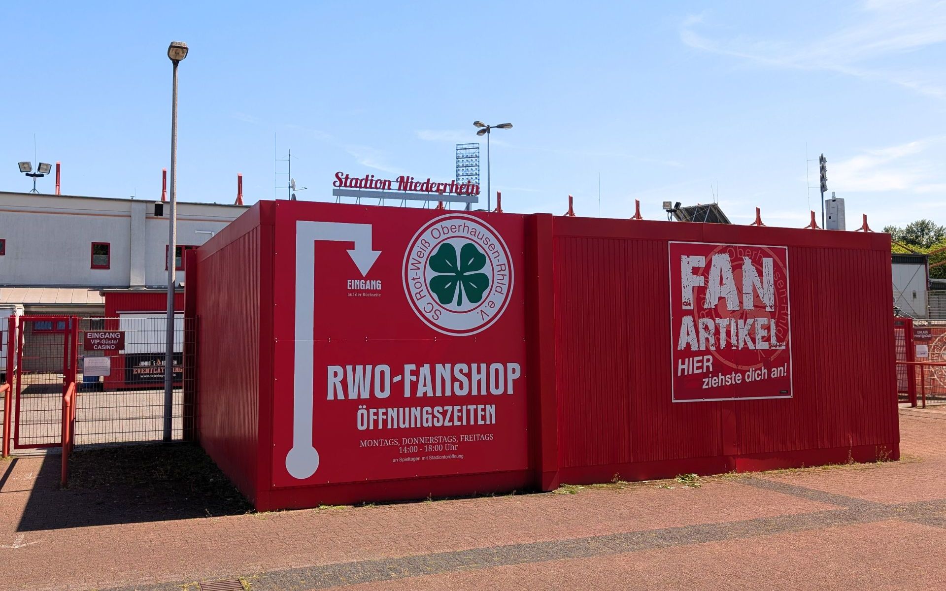 Fanshop öffnet erst um 15 Uhr